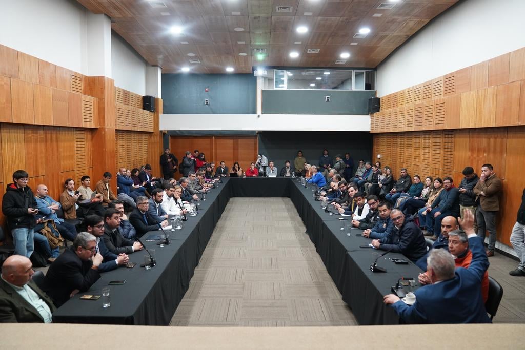 Gobernador Álvarez-Salamanca lidera respaldo para evitar eventual rebaja del presupuesto regional 2027