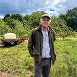 Exministro de Agricultura analiza los desafíos del campo maulino: proyecciones de la cereza, gestión hídrica y sustentabilidad agrícola