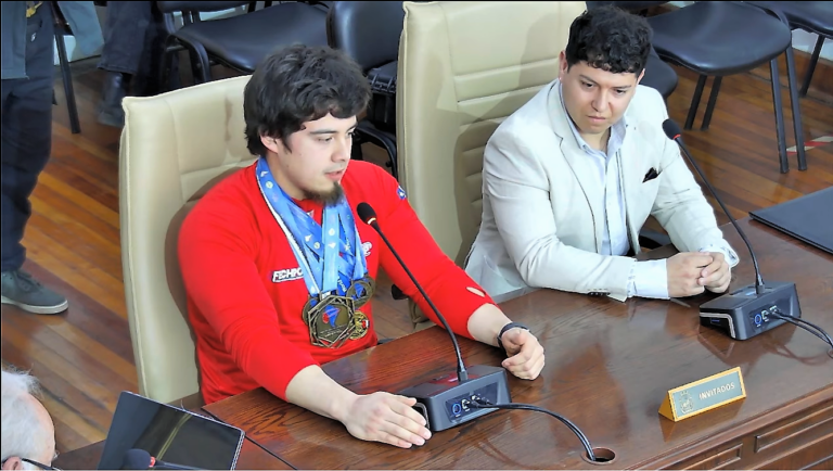 Concejo Municipal de Curicó aprueba subvención para deportista de powerlifting Benjamín "Osso" Osses