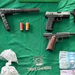 Intentó huir en bicicleta: detienen a sujeto con tres armas de fuego y drogas en Curicó