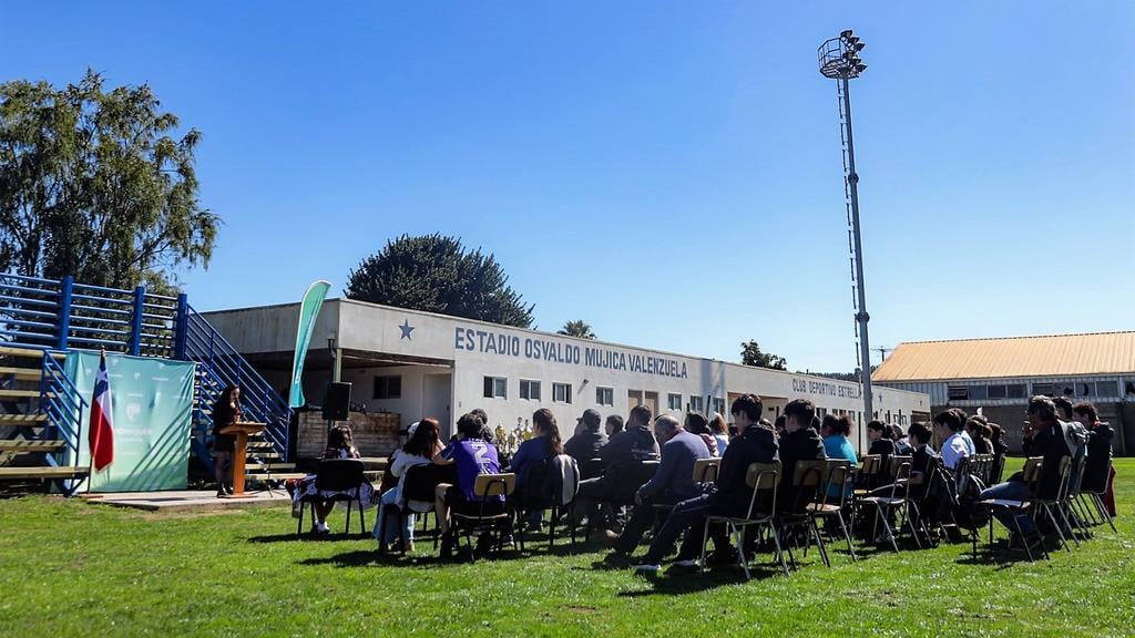 Inauguran obras de mejoramiento por más de $87 millones en el Estadio Estrella Azul de Vichuquén