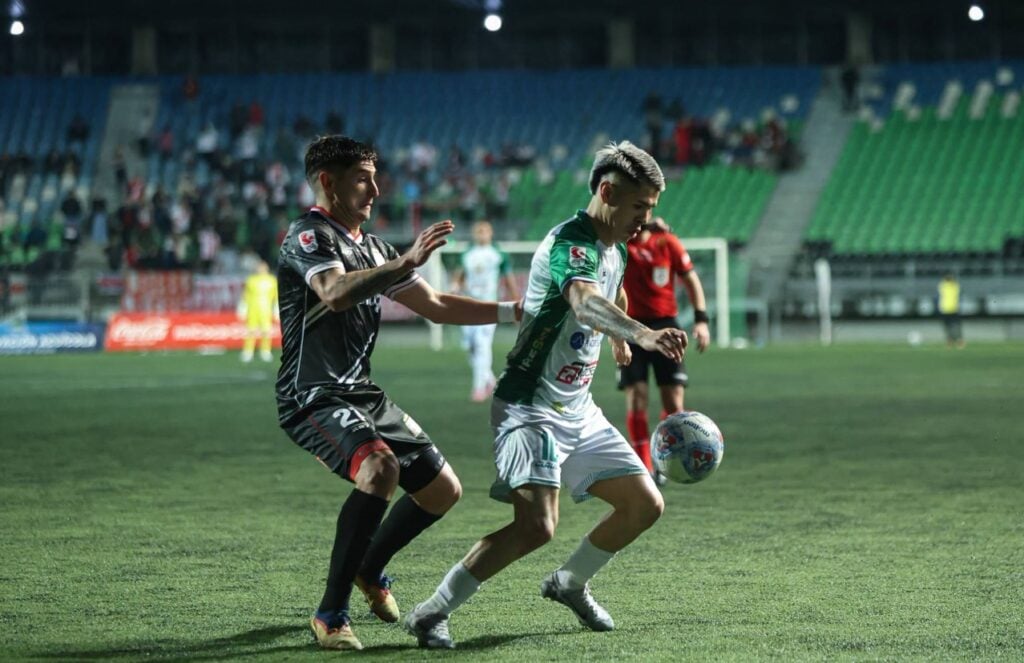 Curicó Unido se complica en la recta final del Ascenso tras caer ante D. Puerto Montt