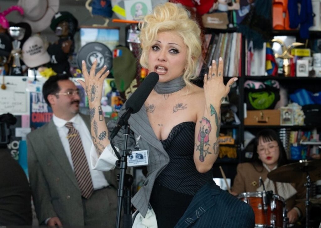 Mon Laferte deslumbra en su debut solista en Tiny Desk con temas recientes