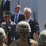 Con francotiradores en los techos: Presidente Kast y alcalde White encabezan desfile cívico-militar en San Bernardo