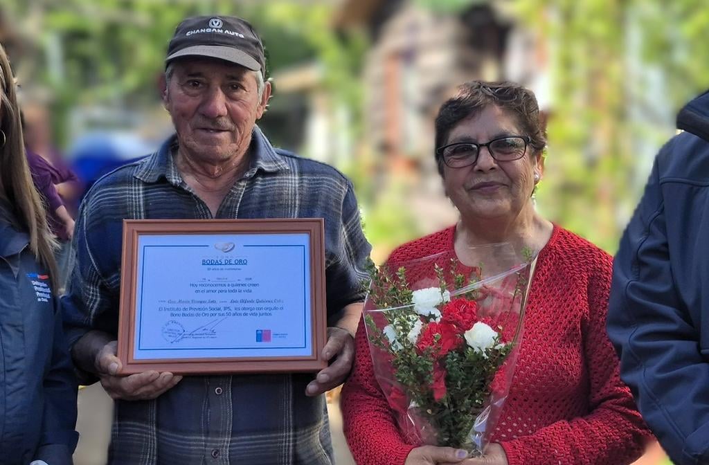 Medio siglo de historia y compromiso: Familias maulinas relatan su emoción al recibir el Bono Bodas de Oro