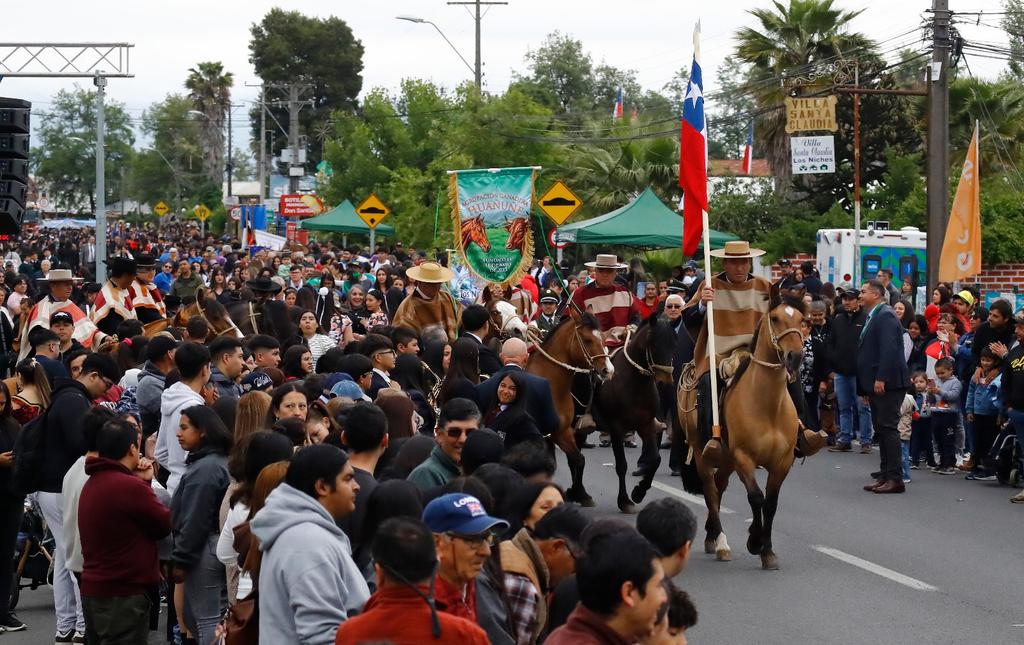 Municipalidad de Curicó destacó como "exitoso" el desfile comunitario en sector de Los Niches