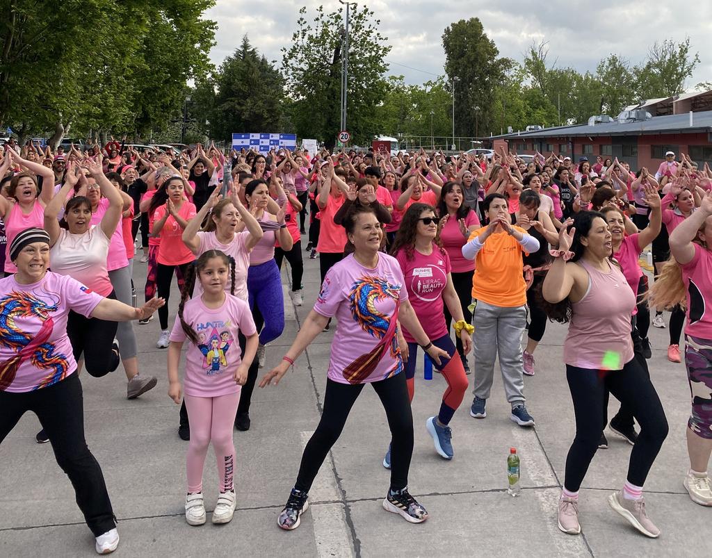 Más de 400 personas se congregaron en Talca por jornada de sensibilización contra el cáncer de mama