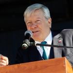 Municipio de Curicó anuncia aumento de grados para funcionarios y reducción del 30% en personal a contrata