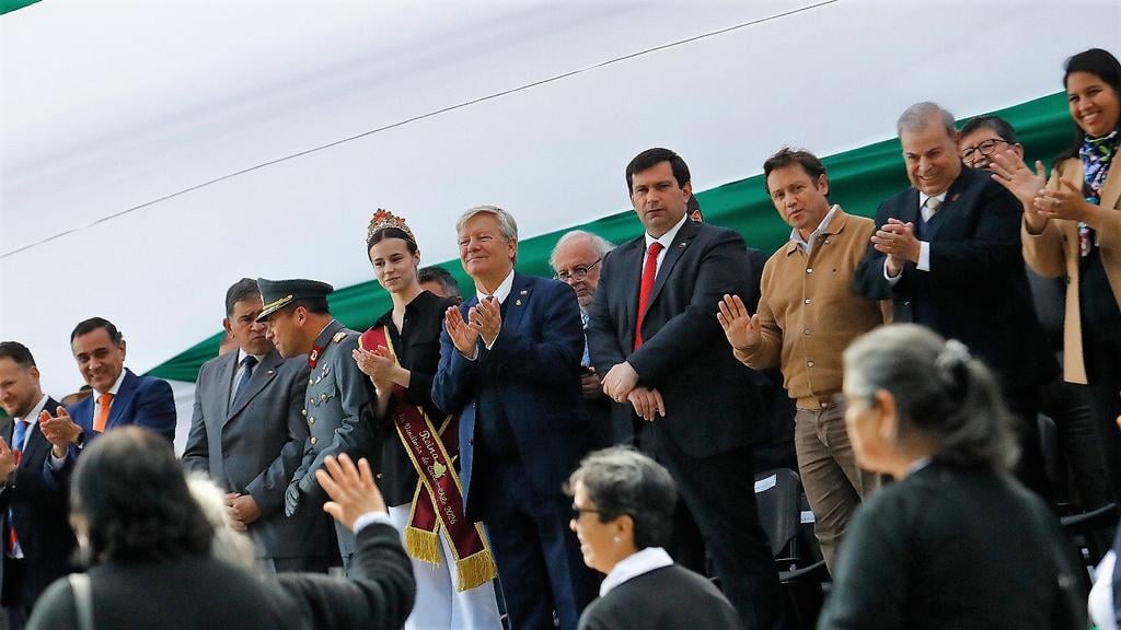 Con desfile y llamados a proteger el presupuesto, Curicó conmemoró sus 283 años de historia