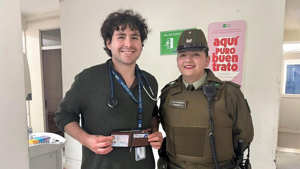 Carabineros de Molina devuelve billetera extraviada a médico del hospital local