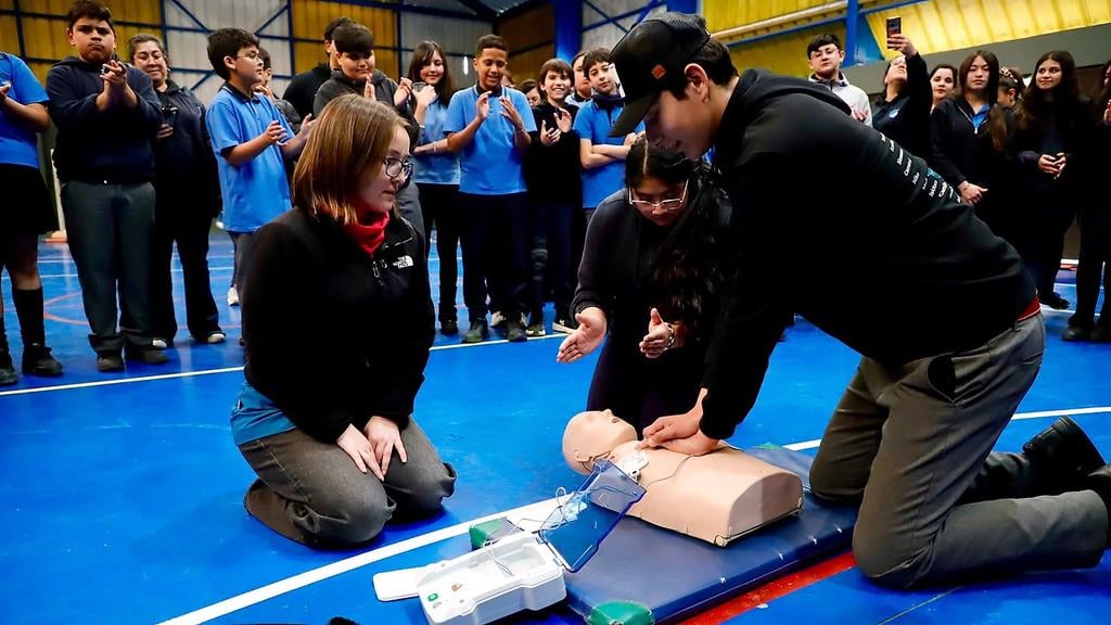 Licantén avanza para convertirse en una comuna cardioprotegida mediante alianza con la Universidad Católica del Maule