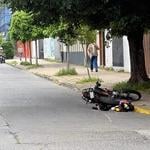 Motociclista se encuentra en riesgo vital tras violenta colisión en Curicó