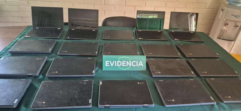 Carabineros detiene a tres adolescentes y recupera 20 computadores robados desde liceo en Licantén