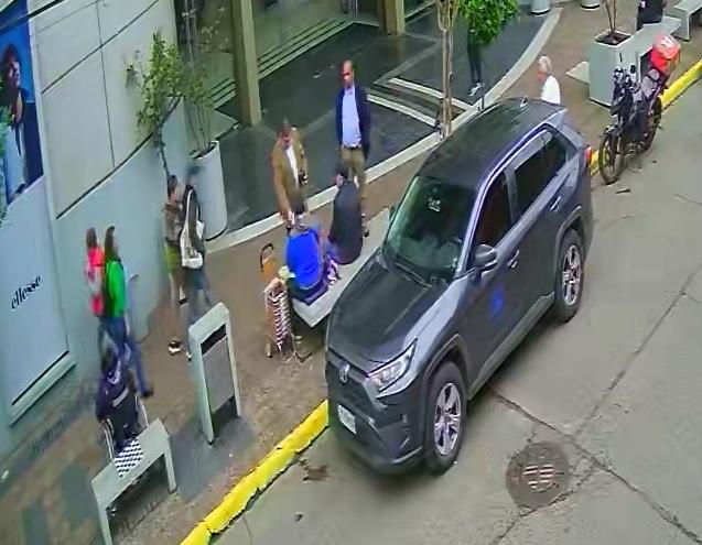 Polémica en Curicó: Registro capta a la máxima autoridad provincial evadiendo normas sanitarias y tributarias en la vía pública