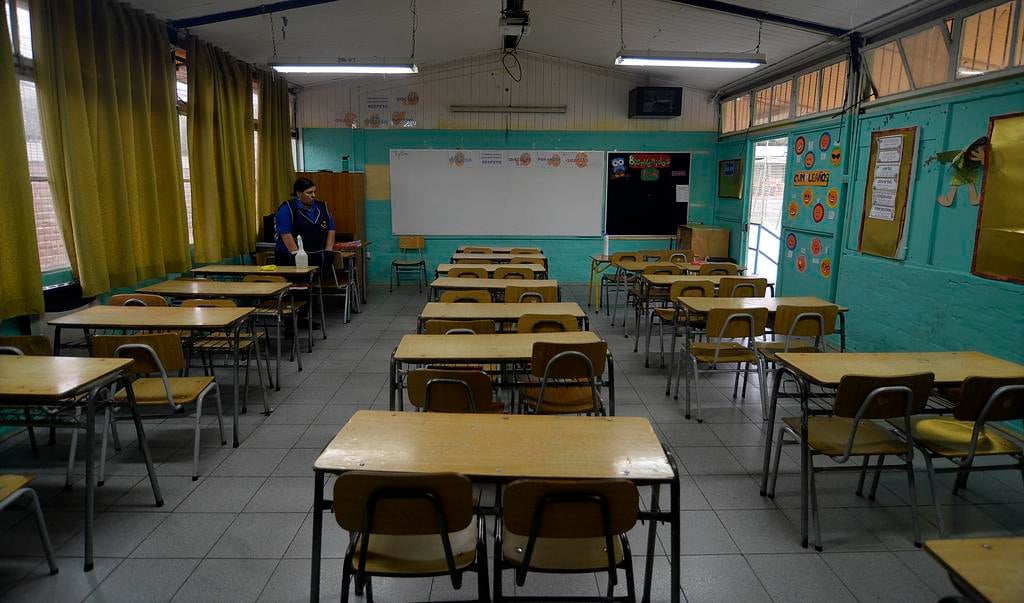 Suspensión de clases en 12 colegios de Las Condes por aluvión en San Carlos de Apoquindo