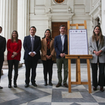 Oficialismo firma pacto contra la violencia en conmemoración del 18-O