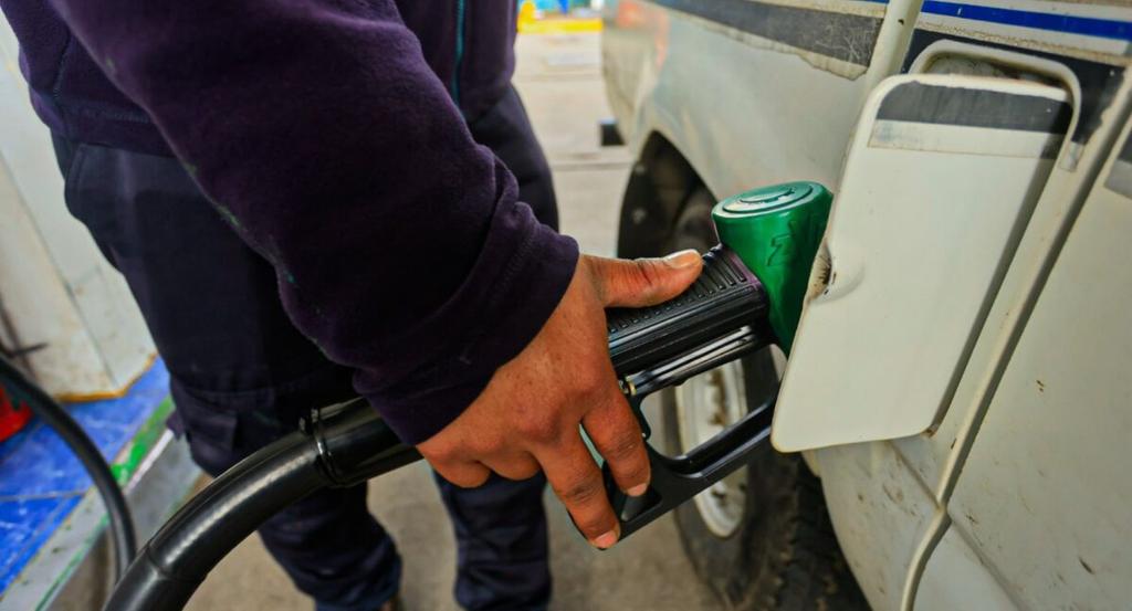 Petróleo se dispara y se anticipa quinta alza consecutiva de combustibles en Chile