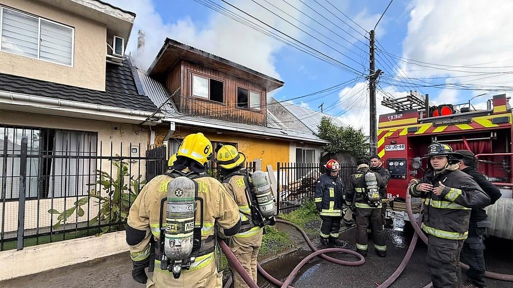 Incendio deja dos viviendas afectadas en el sector El Boldo de Curicó