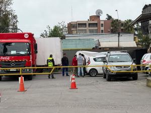 Identifican a conductor que falleció en la zona de carga de un supermercado en Curicó