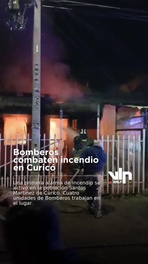 Bomberos combaten incendio en Curicó
