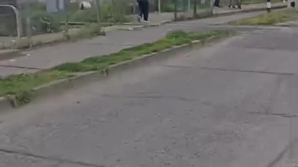 Bus choca contra poste en cruce ferroviario de Curicó