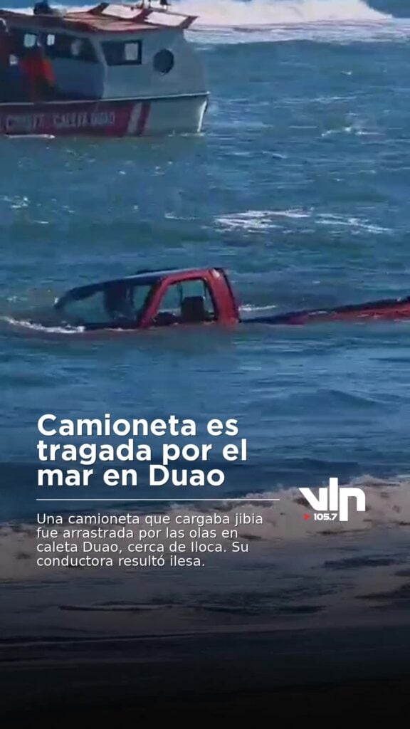 Camioneta es tragada por el mar en Duao