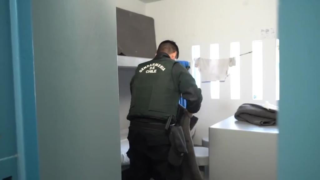 Gendarmería decomisa armas y licor en penales del Maule